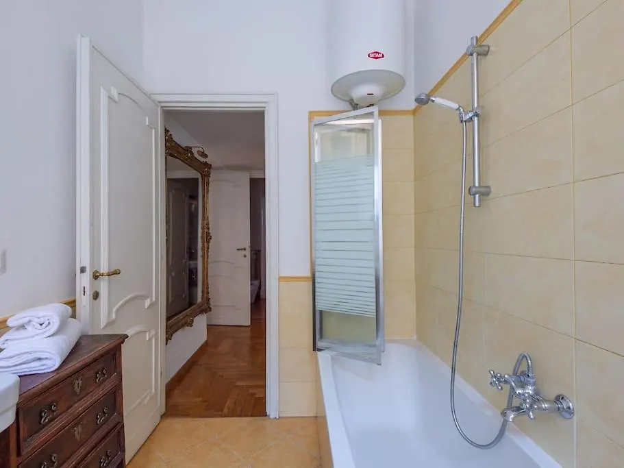Giulia Luxury Two Bedroom Apartment Rome 0*,