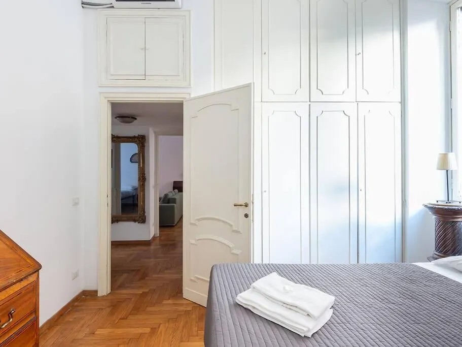 Giulia Luxury Two Bedroom Apartment Rome