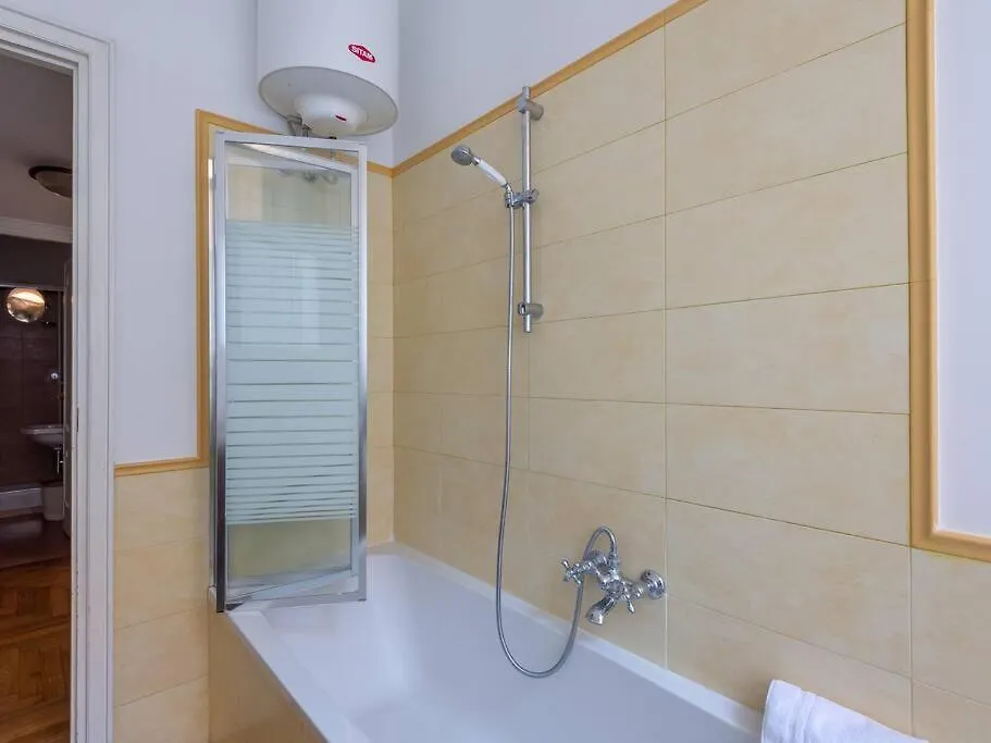 Giulia Luxury Two Bedroom Apartment Rome
