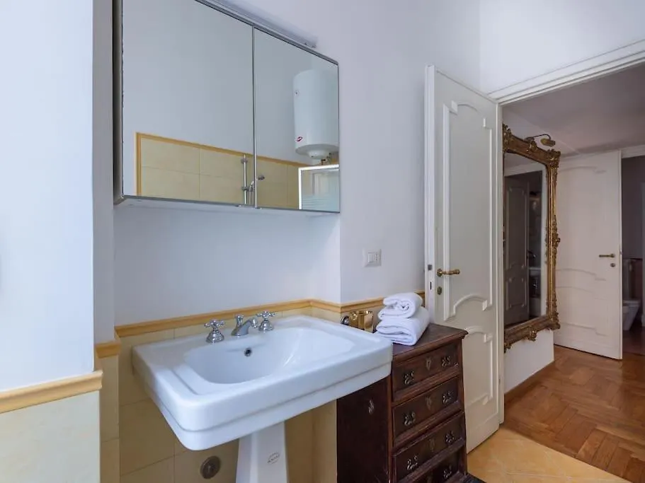 Giulia Luxury Two Bedroom Apartment Rome
